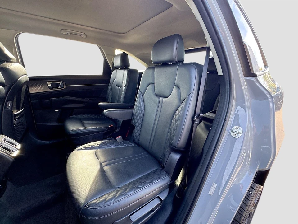 2022 Kia Sorento - Image 10 of 14