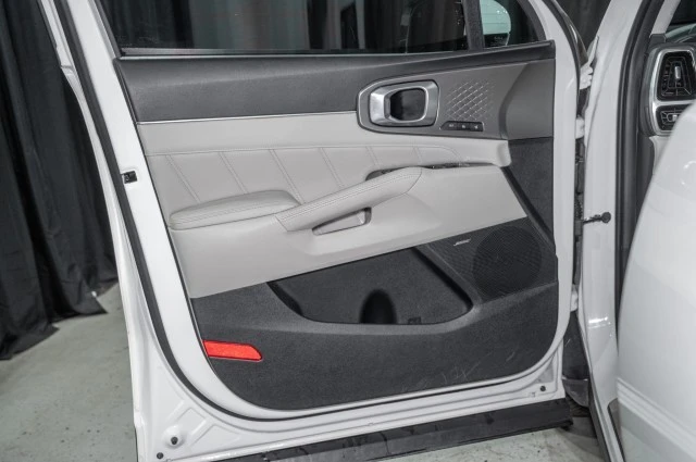 2022 Kia Sorento - Image 10 of 12