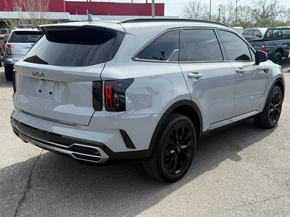 2022 Kia Sorento - Image 5 of 12