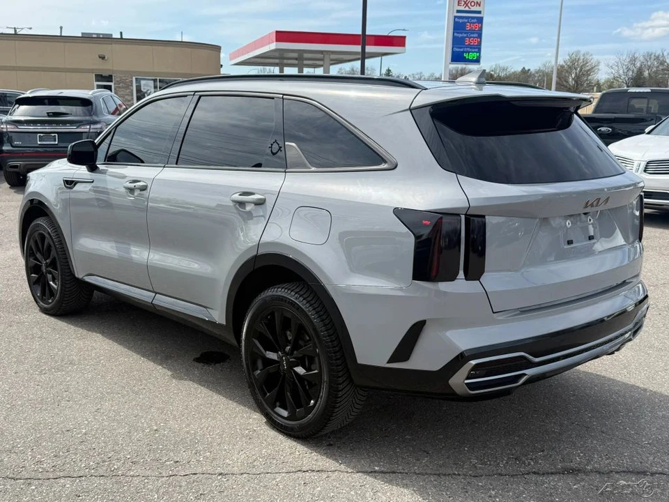2022 Kia Sorento - Image 7 of 21