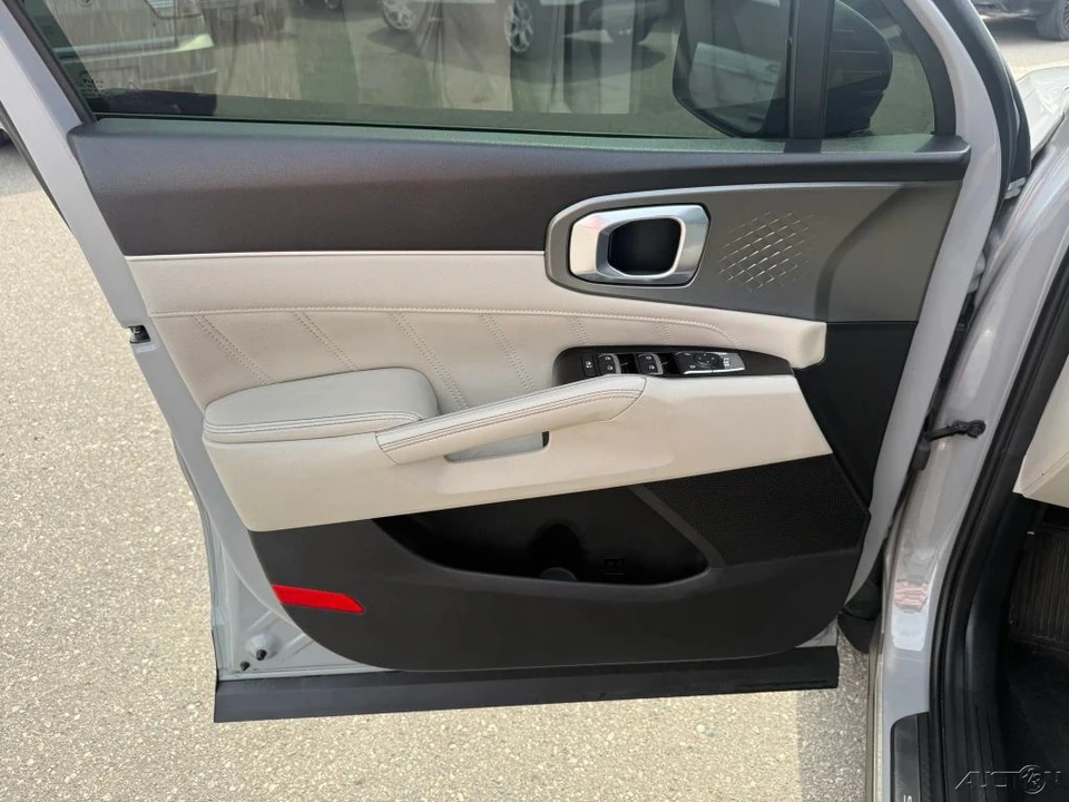 2022 Kia Sorento - Image 17 of 21