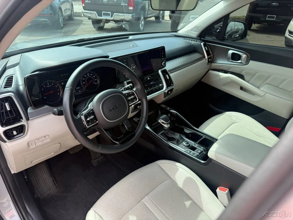 2022 Kia Sorento - Image 16 of 21