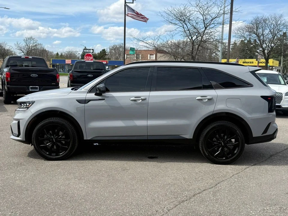 2022 Kia Sorento - Image 8 of 21