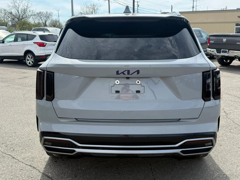 2022 Kia Sorento - Image 6 of 21