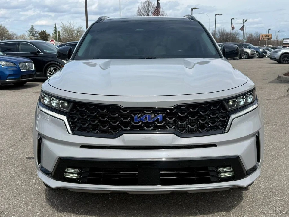 2022 Kia Sorento - Image 2 of 21