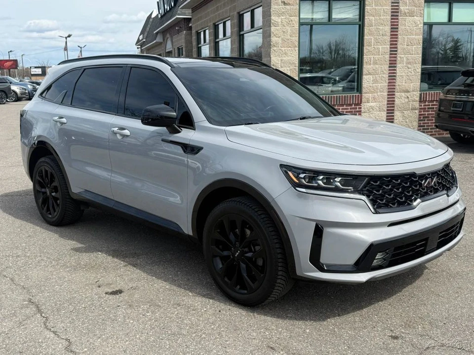 2022 Kia Sorento - Image 3 of 12