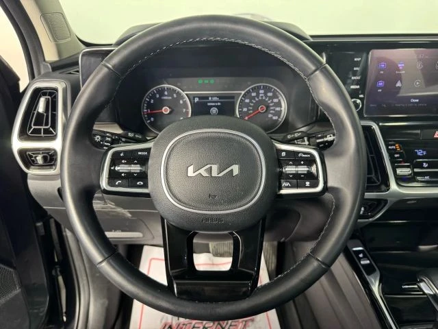 2022 Kia Sorento - Image 13 of 21