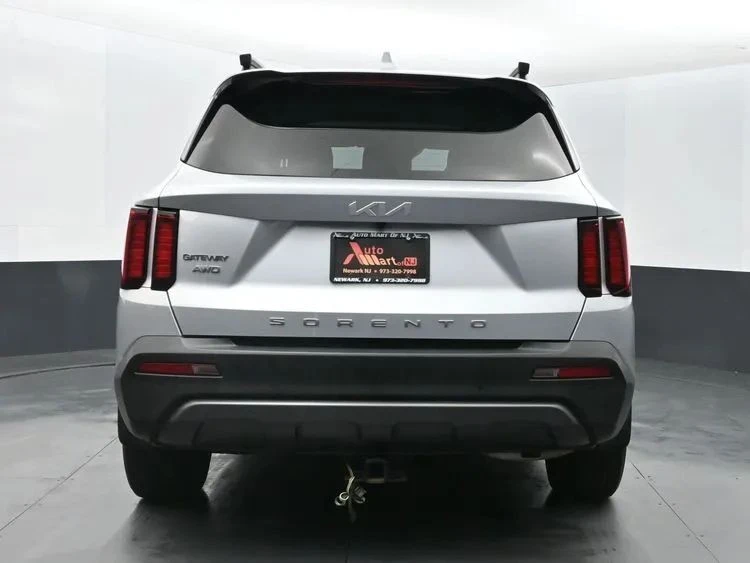 2022 Kia Sorento - Image 8 of 12