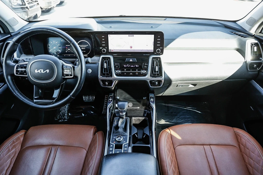 2022 Kia Sorento - Image 10 of 12
