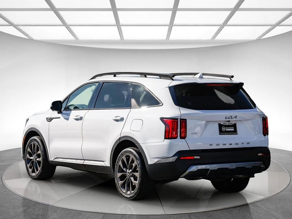 2022 Kia Sorento - Image 2 of 12