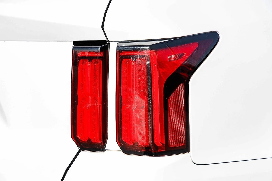 2022 Kia Sorento - Image 8 of 12