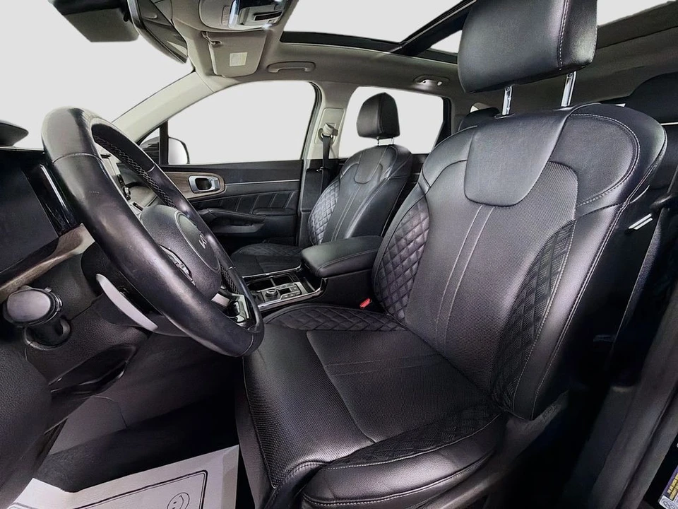 2022 Kia Sorento - Image 12 of 21