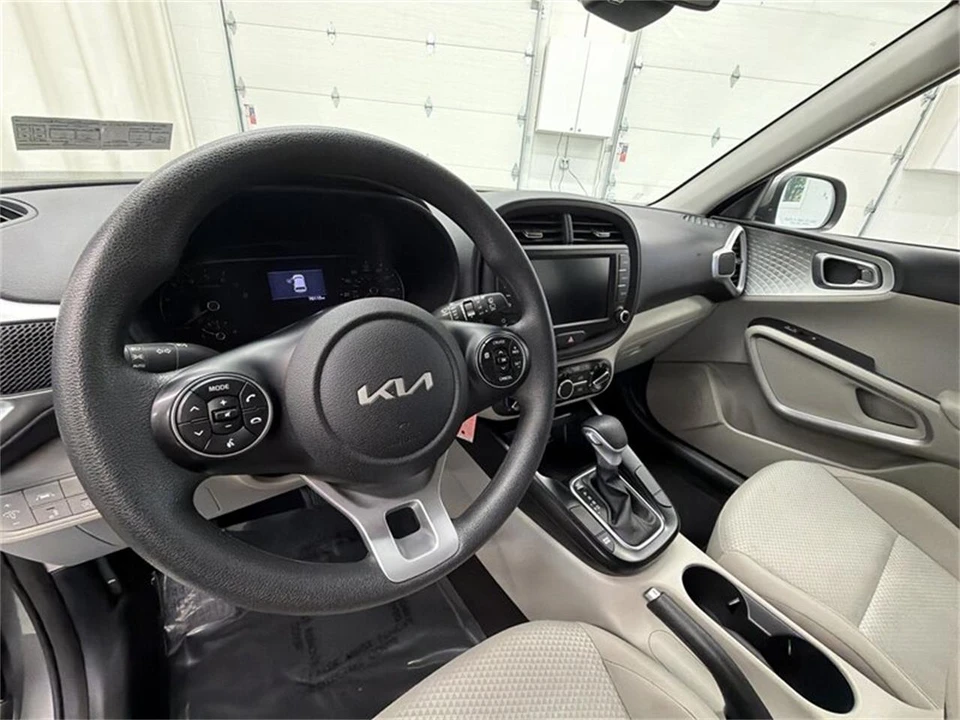 2022 Kia Soul - Image 11 of 16