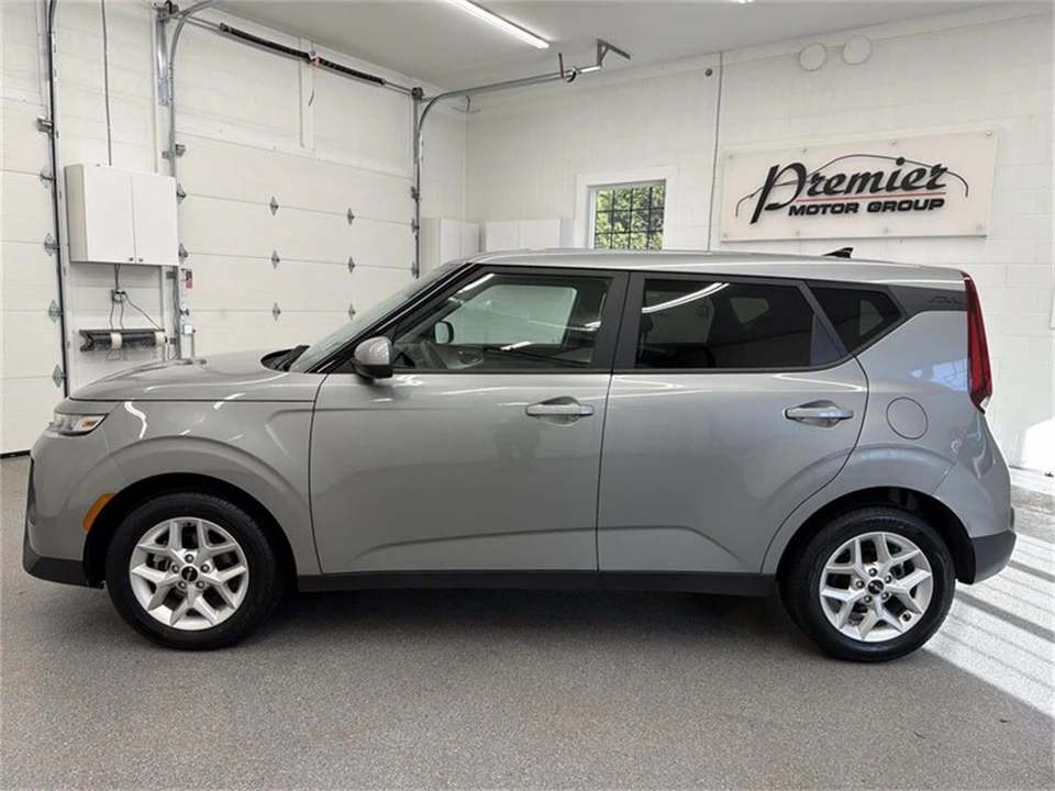 2022 Kia Soul - Image 8 of 16