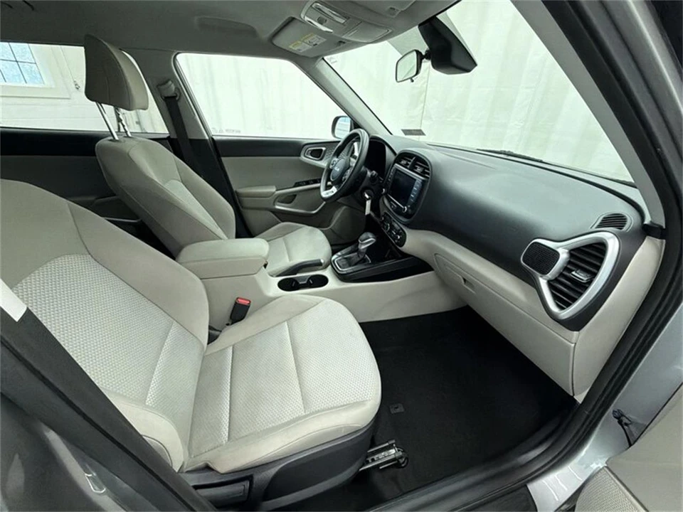 2022 Kia Soul - Image 13 of 16