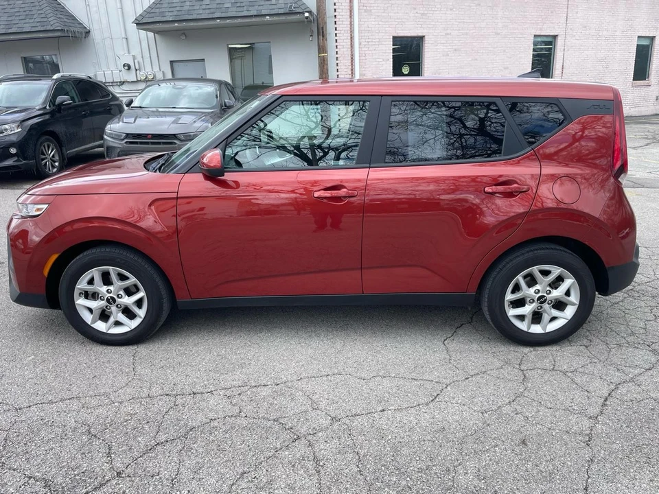2022 Kia Soul - Image 10 of 21