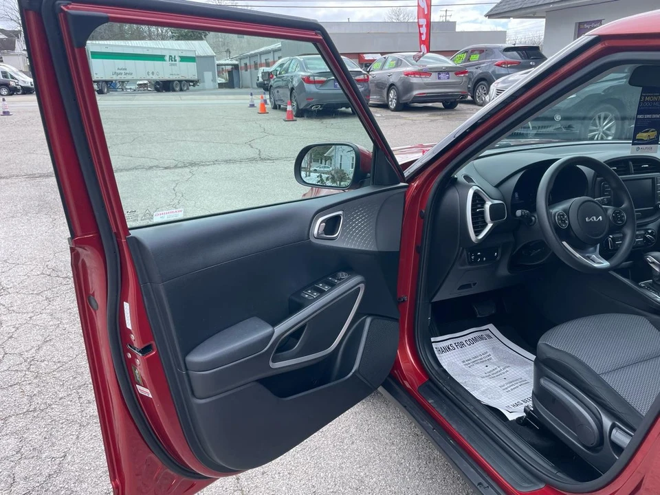 2022 Kia Soul - Image 12 of 21