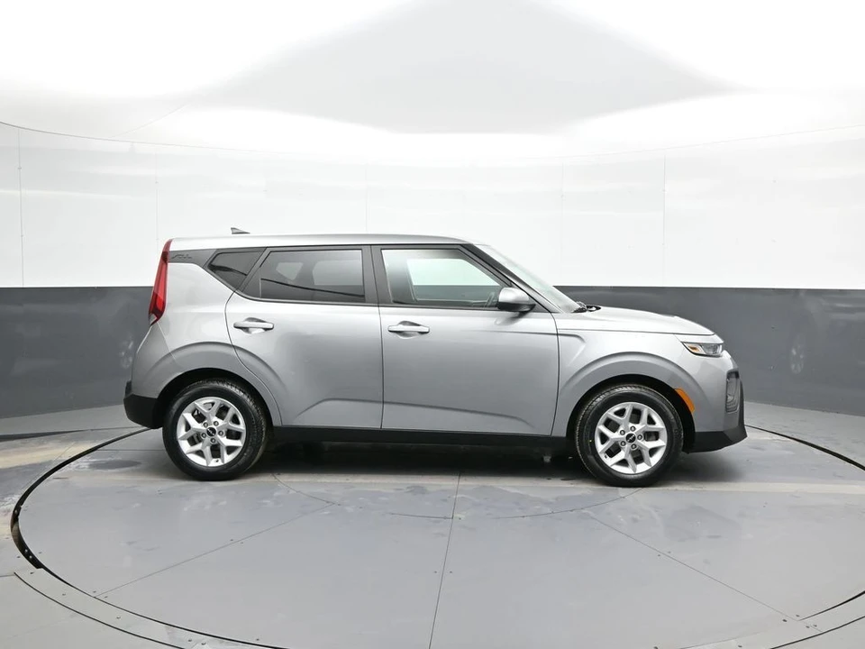 2022 Kia Soul - Image 5 of 21