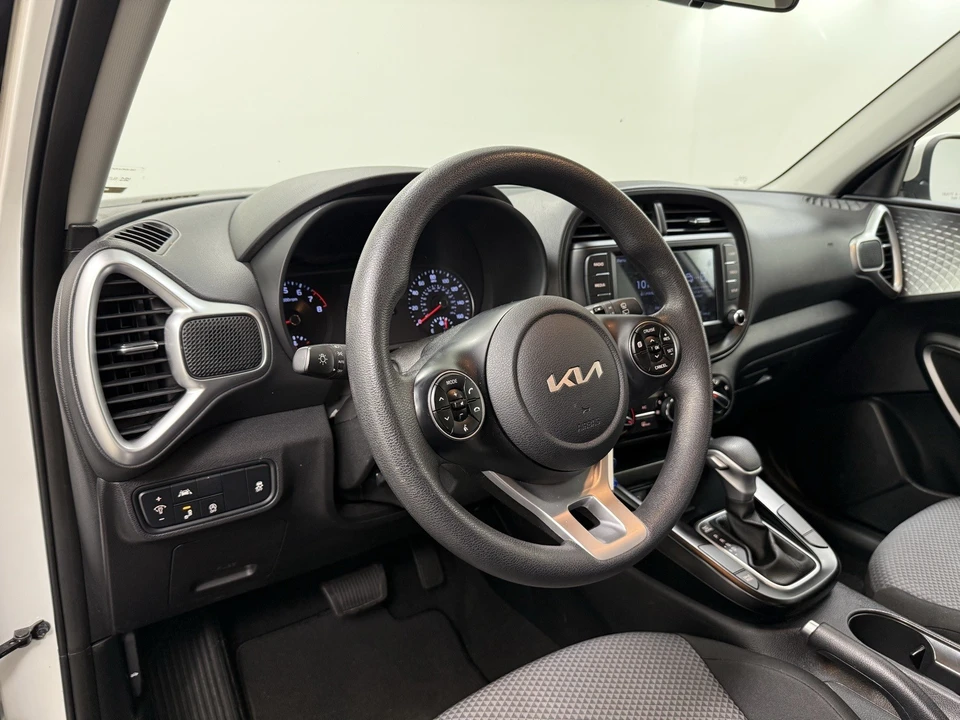 2022 Kia Soul - Image 12 of 21