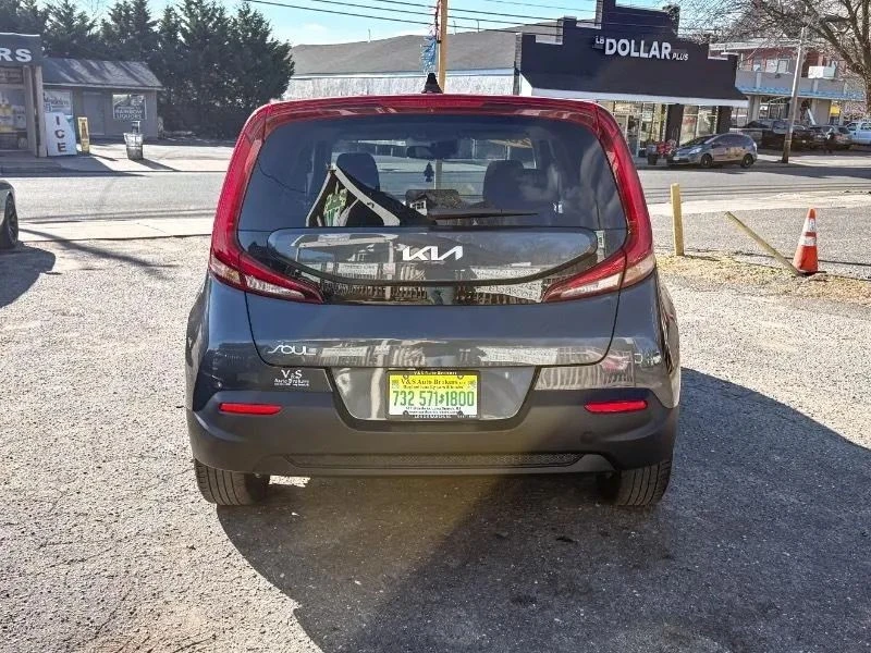 2022 Kia Soul - Image 6 of 12