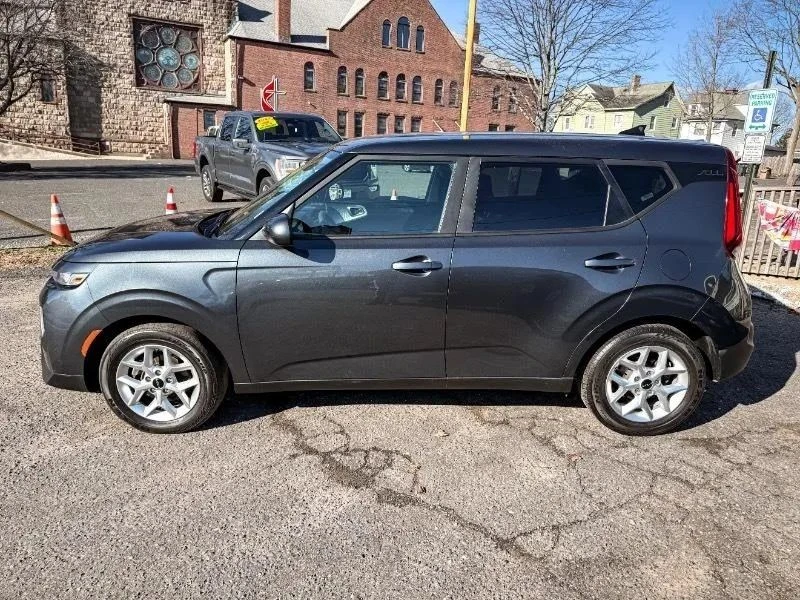 2022 Kia Soul - Image 8 of 12