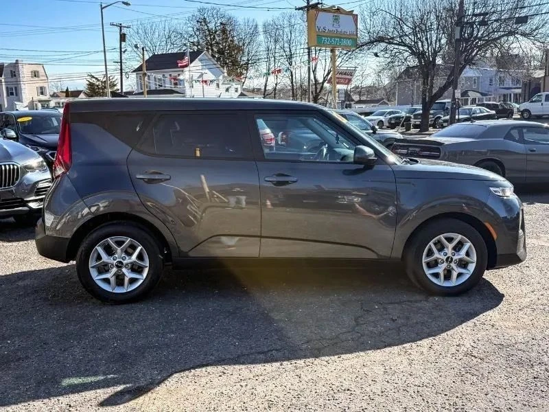 2022 Kia Soul - Image 4 of 12