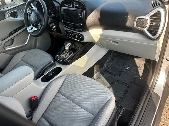 2022 Kia Soul - Image 14 of 20
