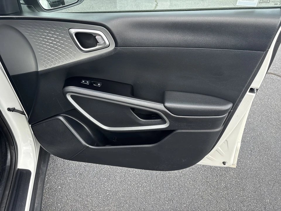 2022 Kia Soul - Image 22 of 31