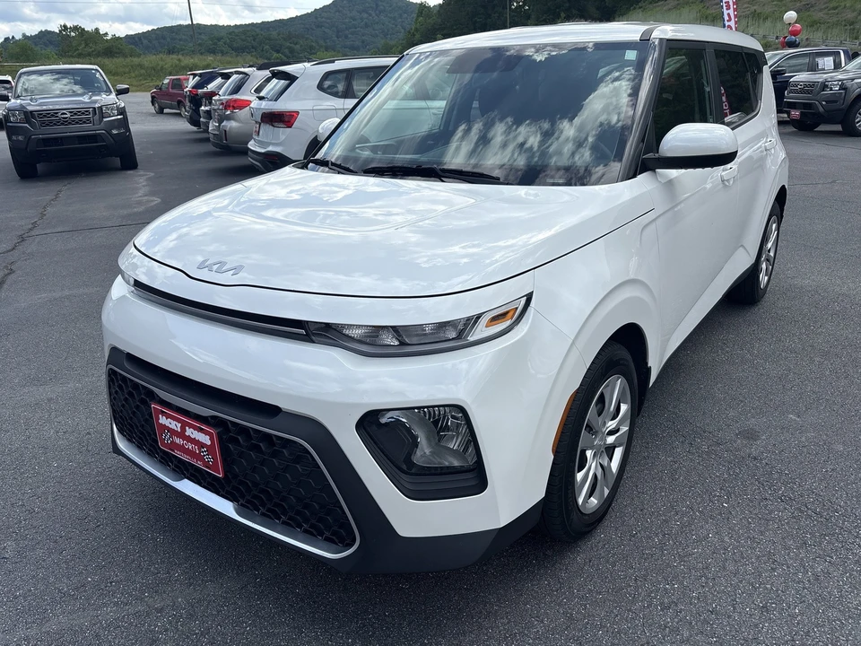 2022 Kia Soul - Image 2 of 31