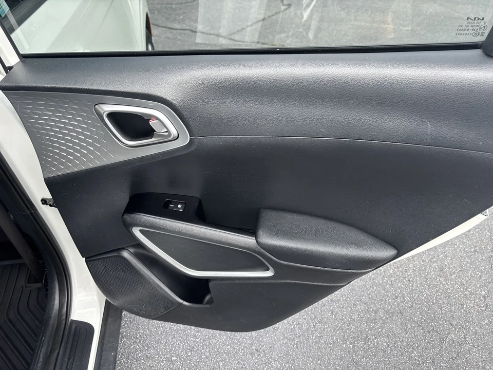 2022 Kia Soul - Image 20 of 31
