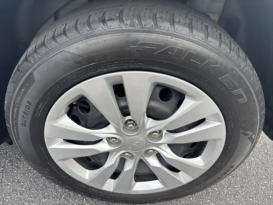 2022 Kia Soul - Image 11 of 31