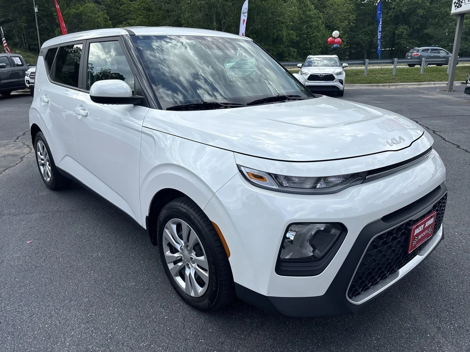 2022 Kia Soul - Image 8 of 31