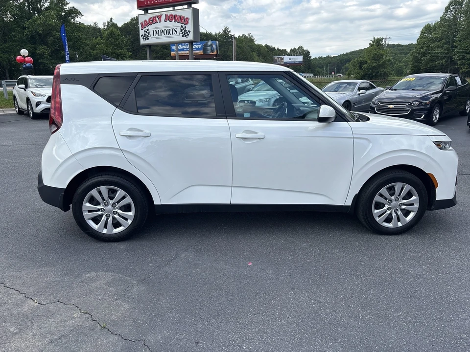 2022 Kia Soul - Image 7 of 31