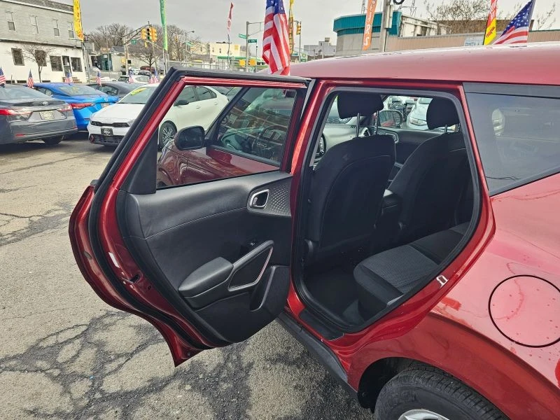 2022 Kia Soul - Image 10 of 12