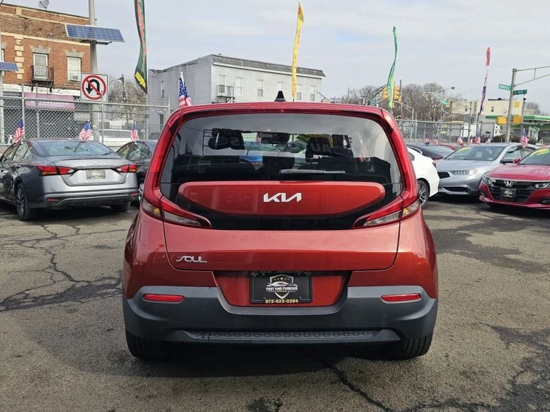 2022 Kia Soul - Image 6 of 12