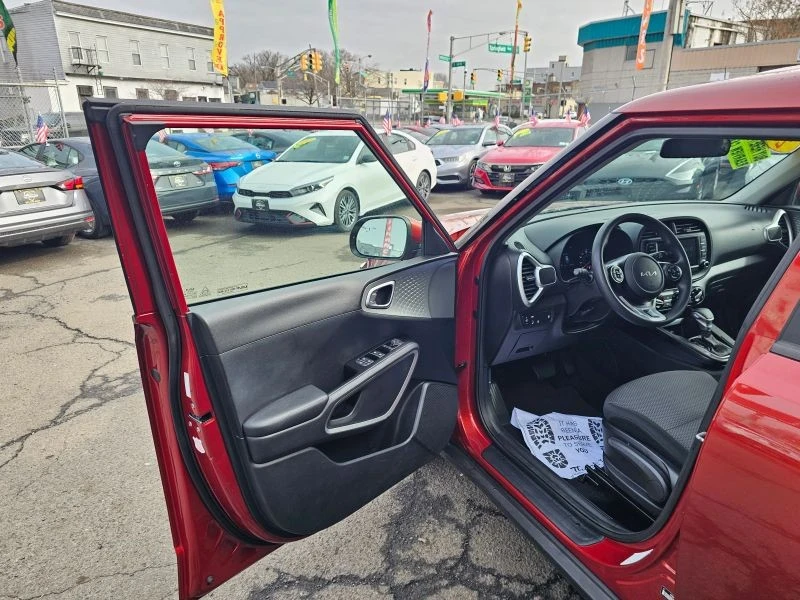 2022 Kia Soul - Image 9 of 12