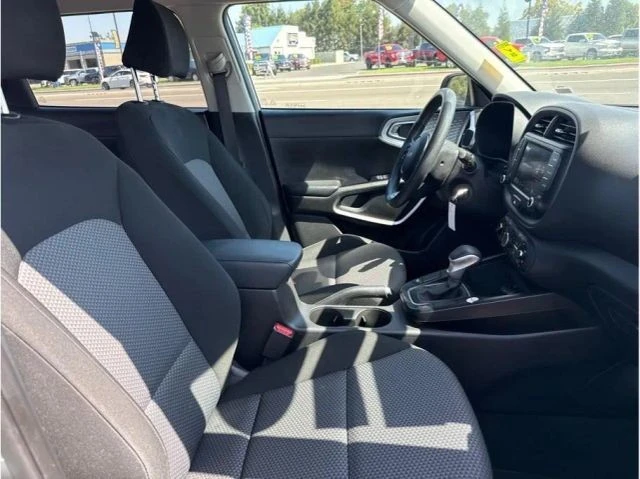 2022 Kia Soul - Image 8 of 10