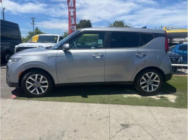 2022 Kia Soul - Image 4 of 10