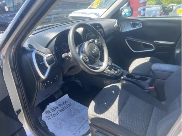 2022 Kia Soul - Image 6 of 10