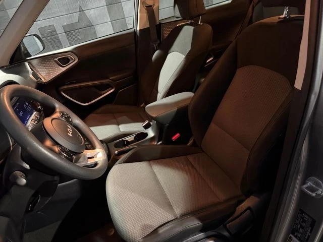 2022 Kia Soul - Image 10 of 21