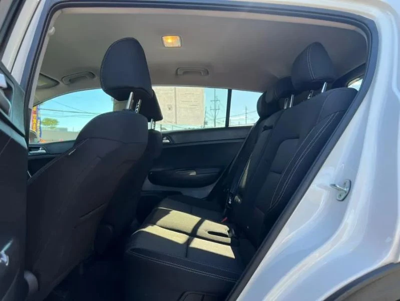 2022 Kia Sportage - Image 8 of 12