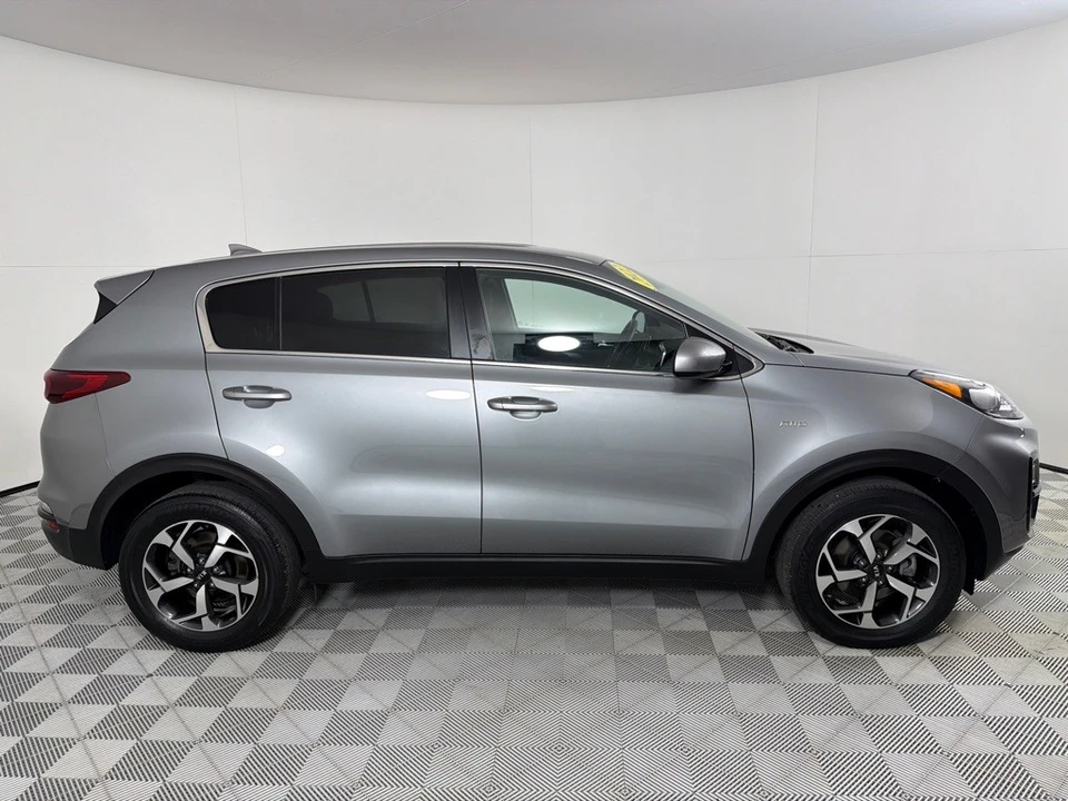 2022 Kia Sportage - Image 4 of 12