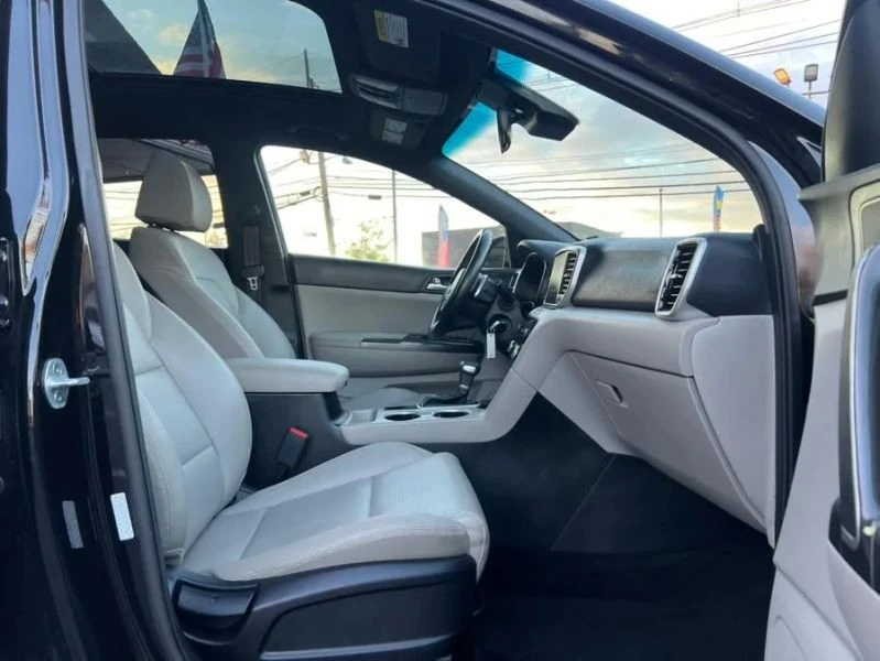 2022 Kia Sportage - Image 10 of 12