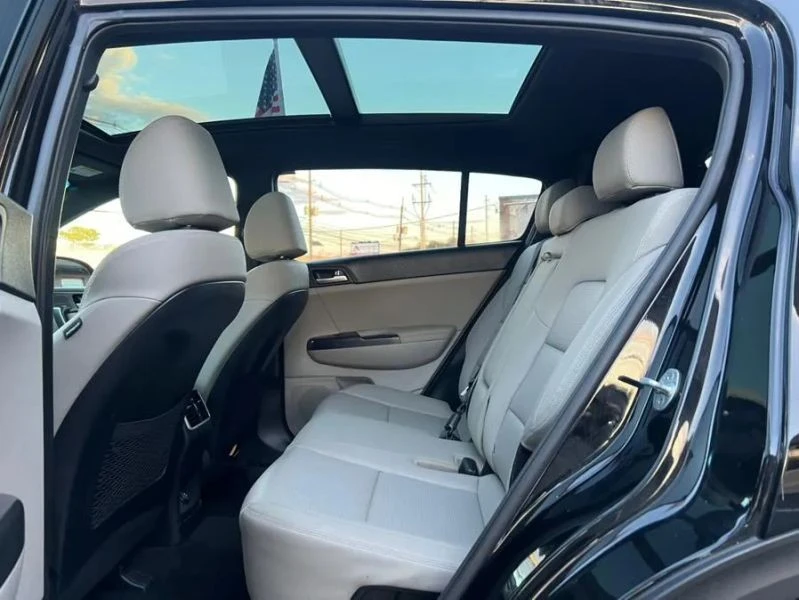 2022 Kia Sportage - Image 11 of 12