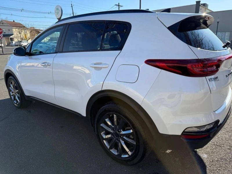 2022 Kia Sportage - Image 4 of 12