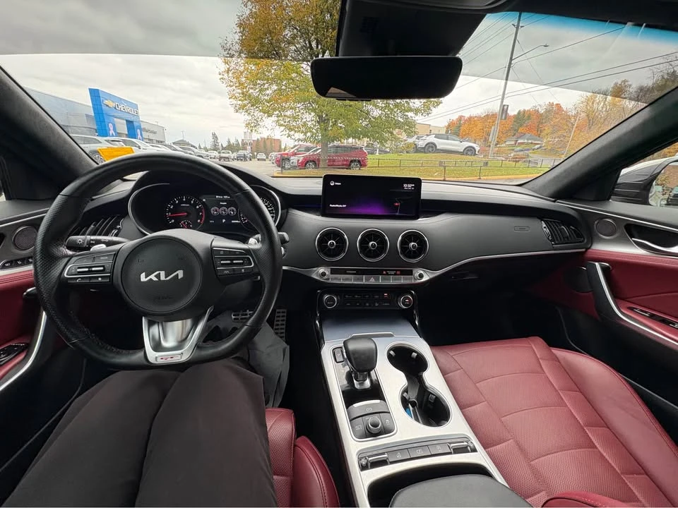 2022 Kia Stinger - Image 2 of 9
