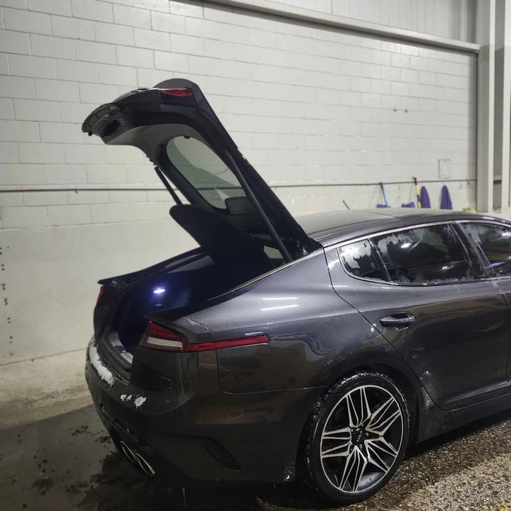 2022 Kia Stinger - Image 9 of 10