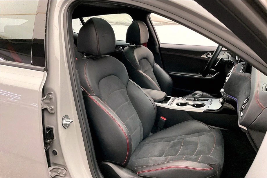 2022 Kia Stinger - Image 13 of 19