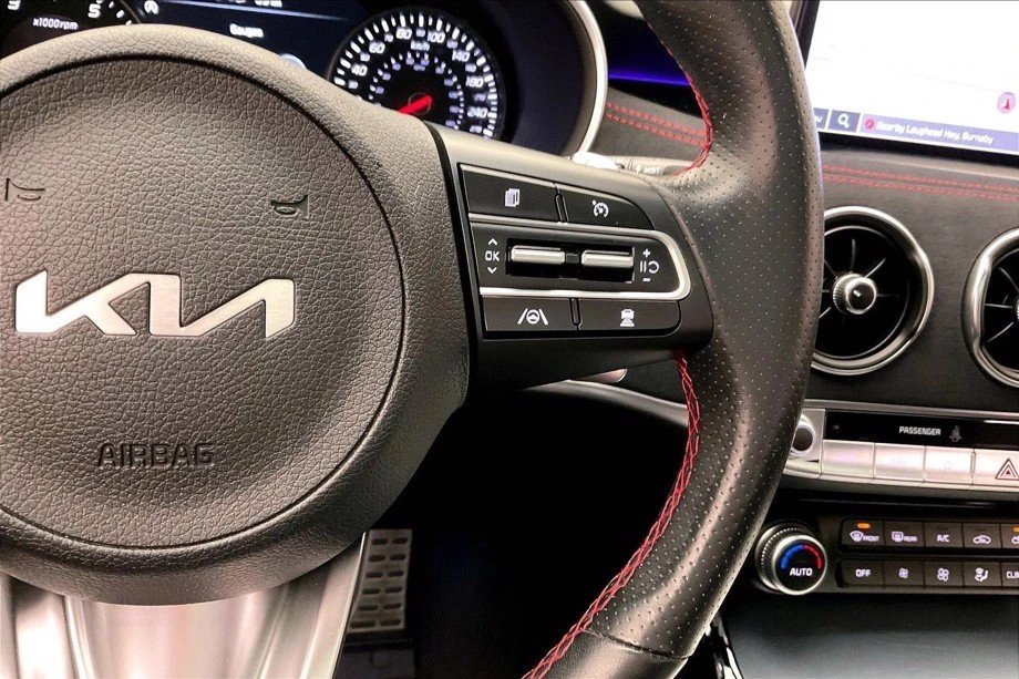 2022 Kia Stinger - Image 15 of 19