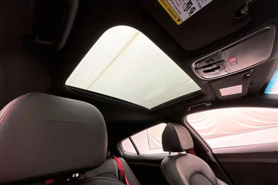 2022 Kia Stinger - Image 9 of 19
